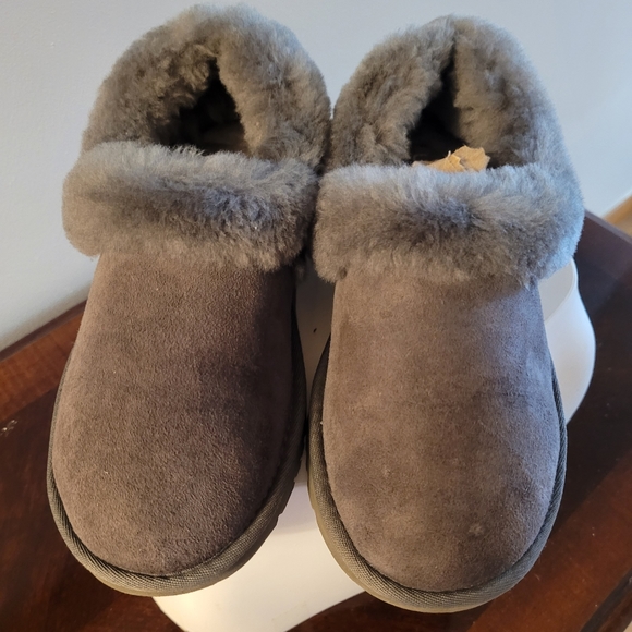 Ugg moccasin shoes - Picture 2 of 6